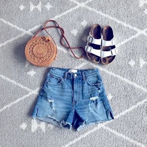 Abercrombie High Rise 4” Shorts, size 26